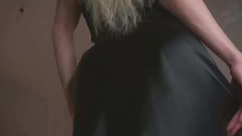 Snapshot of agent_blonde chatting on October 17, 6:11 pm May online show from October 17, 6:11 pm