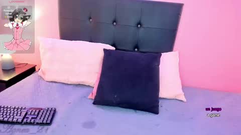 Snapshot of agnes_21 chatting on February 8, 1:00 am ines online show from February 8, 1:00 am