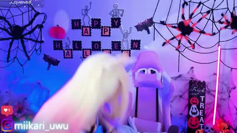 Snapshot of ahri_elderwood chatting on November 2, 4:05 am Ahri help me get to 100 online show from November 2, 4:05 am