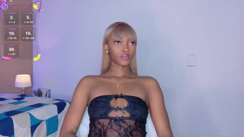 Ahvi Ebony online show from December 4, 7:25 pm