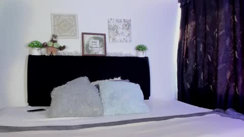 Snapshot of aihnoa_split chatting on February 19, 12:22 pm AIHNOA online show from February 19, 12:22 pm