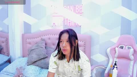 Snapshot of aikolee_ chatting on February 12, 2:14 am AikoLee online show from February 12, 2:14 am