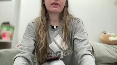 Snapshot of ailebun chatting on February 25, 1:41 am Aile online show from February 25, 1:41 am