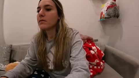 Snapshot of ailebun chatting on January 26, 4:51 am Aile online show from January 26, 4:51 am