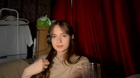 Snapshot of aileenamara chatting on October 7, 12:42 pm Kira online show from October 7, 12:42 pm