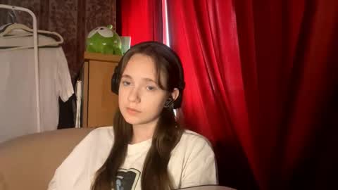 Snapshot of aileenamara chatting on October 5, 10:09 am Kira online show from October 5, 10:09 am