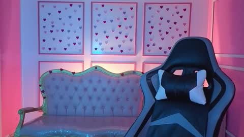 Snapshot of ailen_t_ chatting on October 8, 2:49 am ailen online show from October 8, 2:49 am