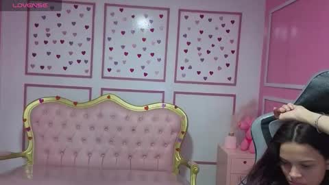 Snapshot of ailen_t_ chatting on October 7, 2:16 am ailen online show from October 7, 2:16 am