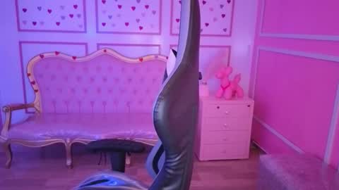 Snapshot of ailen_t_ chatting on September 10, 2:55 am ailen online show from September 10, 2:55 am