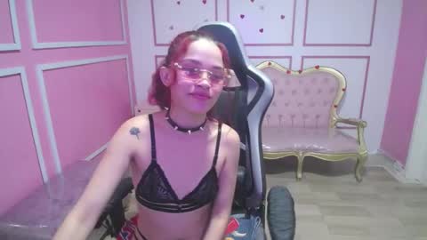 Snapshot of ailen_t_ chatting on March 12, 9:34 am ailen online show from March 12, 9:34 am