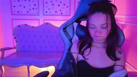 Snapshot of ailen_t_ chatting on October 5, 3:22 am ailen online show from October 5, 3:22 am