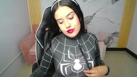 ailyn_ch1 online show from June 29, 8:41 pm