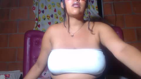 aisha koswell3 online show from February 25, 3:52 am