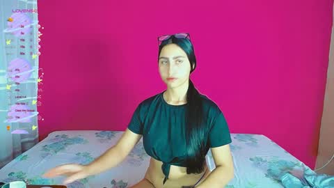 aisha_stacey0410 online show from December 6, 4:25 am