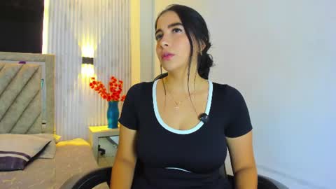 Aisha Stones online show from July 24, 12:03 pm