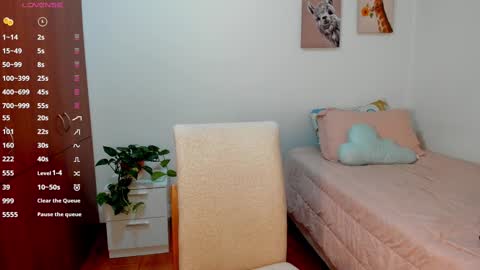 Snapshot of aitanaa1_ chatting on February 22, 11:35 am Aitana online show from February 22, 11:35 am