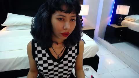 A K A N E  U W U online show from February 16, 1:49 pm