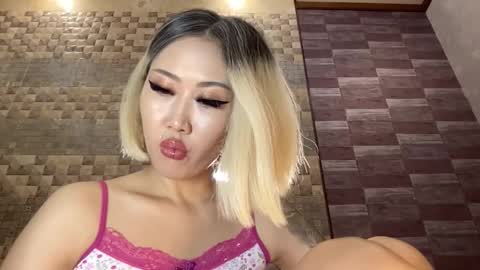 Snapshot of akemi_jp chatting on October 8, 5:06 pm Akemi online show from October 8, 5:06 pm