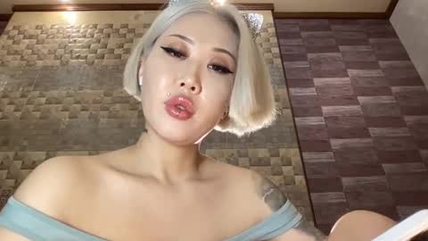 Snapshot of akemi_jp chatting on February 18, 8:37 pm Akemi online show from February 18, 8:37 pm