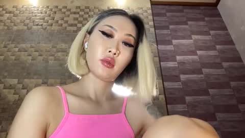 Snapshot of akemi_jp chatting on October 19, 8:22 pm Akemi online show from October 19, 8:22 pm