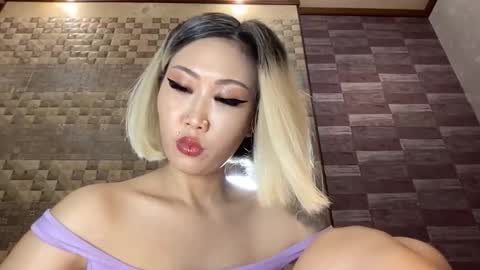 Snapshot of akemi_jp chatting on October 12, 7:16 pm Akemi online show from October 12, 7:16 pm