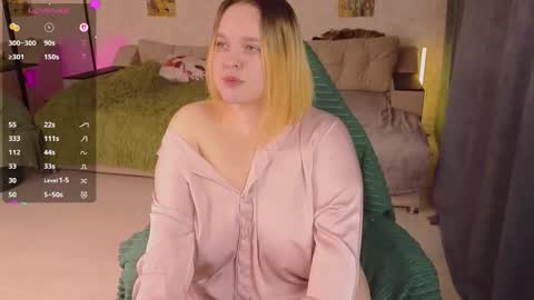 Aki online show from November 6, 1:17 pm