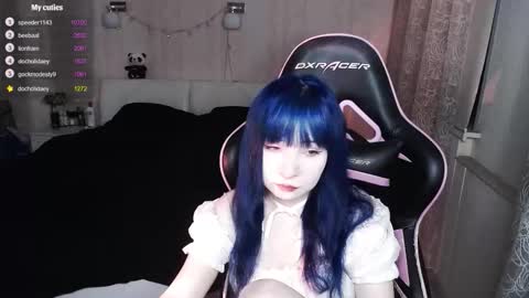 akirahartyx online show from December 4, 4:30 pm