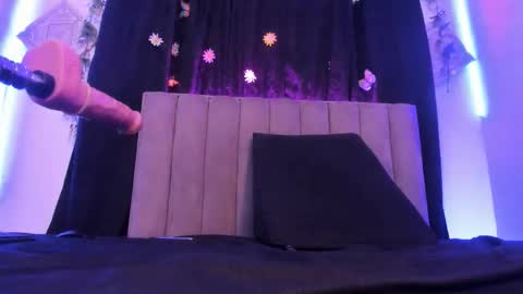 Snapshot of akirastone_ chatting on September 25, 1:32 pm akirastone_ online show from September 25, 1:32 pm