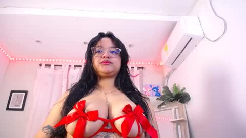 Snapshot of alaia__25 chatting on September 28, 11:04 am alaia__25 online show from September 28, 11:04 am