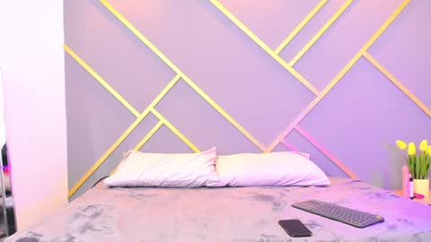 Snapshot of alaia_colins chatting on January 31, 6:13 am alaia_colins online show from January 31, 6:13 am