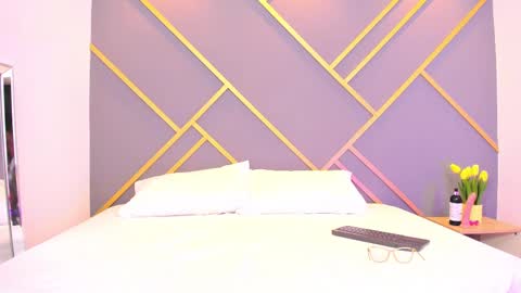 Snapshot of alaia_colins chatting on February 17, 4:31 am alaia_colins online show from February 17, 4:31 am