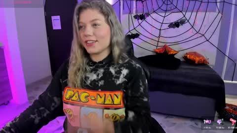 Snapshot of alaia_greyy chatting on October 17, 12:52 pm Alaia online show from October 17, 12:52 pm