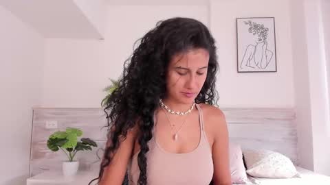 Snapshot of alaiaferrer chatting on January 28, 9:19 pm Alaia online show from January 28, 9:19 pm