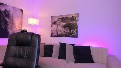 Alaia online show from November 19, 7:58 pm