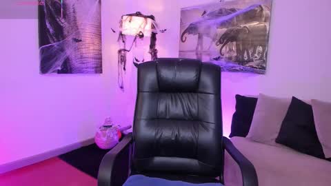 Alaia online show from October 30, 8:32 pm