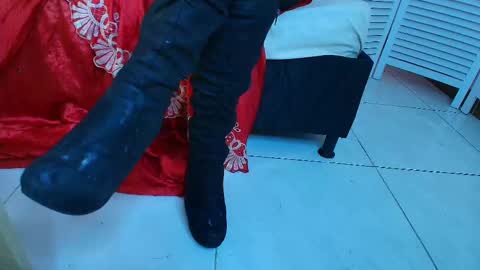 Snapshot of alana_jones__ chatting on September 13, 2:47 pm Alana Jonnes - SwItCh BDSM SLAVE AND DOMINATRIX online show from September 13, 2:47 pm