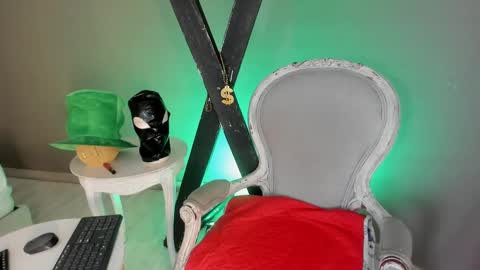 Snapshot of alana_jones__ chatting on December 24, 1:28 pm Alana Jonnes - SwItCh BDSM SLAVE AND DOMINATRIX online show from December 24, 1:28 pm