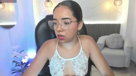 alana  online show from June 7, 7:53 pm