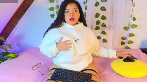 Alana Gmez  online show from June 18, 6:57 pm
