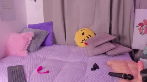 Alana Gmez  online show from November 28, 6:55 pm