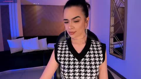 Snapshot of alanacraft chatting on February 23, 11:43 pm Alana online show from February 23, 11:43 pm