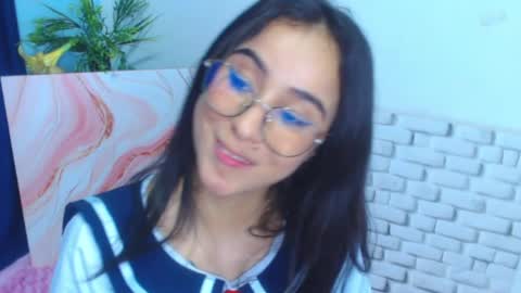 alanasaenz25 online show from May 30, 9:43 pm