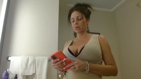 Snapshot of alannarack chatting on March 10, 8:56 pm Alanna Rack online show from March 10, 8:56 pm