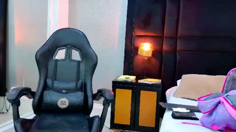 AlaskaWilliams online show from July 7, 1:47 pm