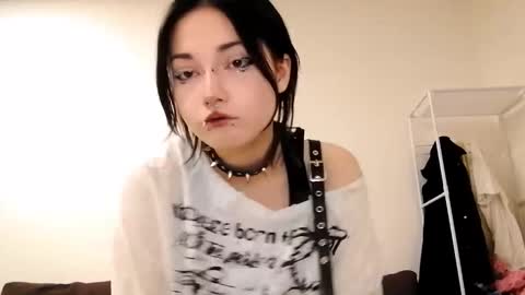 Snapshot of alberthamazierski chatting on October 6, 3:40 pm Im Katrina online show from October 6, 3:40 pm