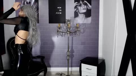 Snapshot of aleesha_cameron02 chatting on September 30, 9:08 pm Alice in wonderland online show from September 30, 9:08 pm