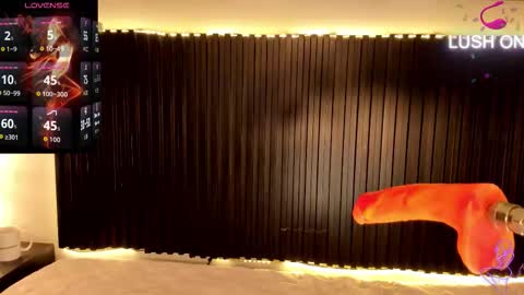 aleja__slav3 online show from November 11, 9:23 pm