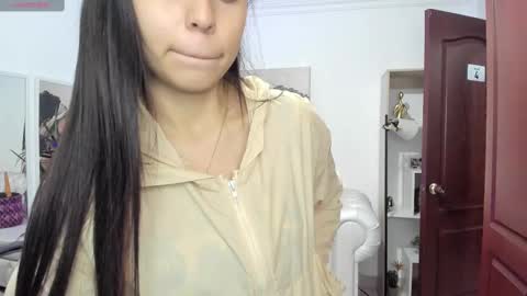 Snapshot of alejaa___ chatting on March 5, 11:28 am Alejandra online show from March 5, 11:28 am