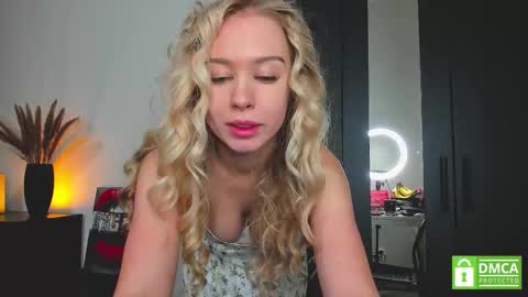 aleksa_cutie online show from November 10, 4:24 pm