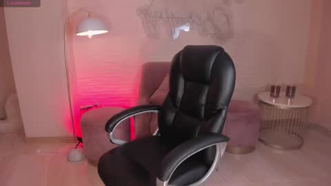Snapshot of alessaromero chatting on March 1, 7:48 pm ALESSA ROMERO online show from March 1, 7:48 pm